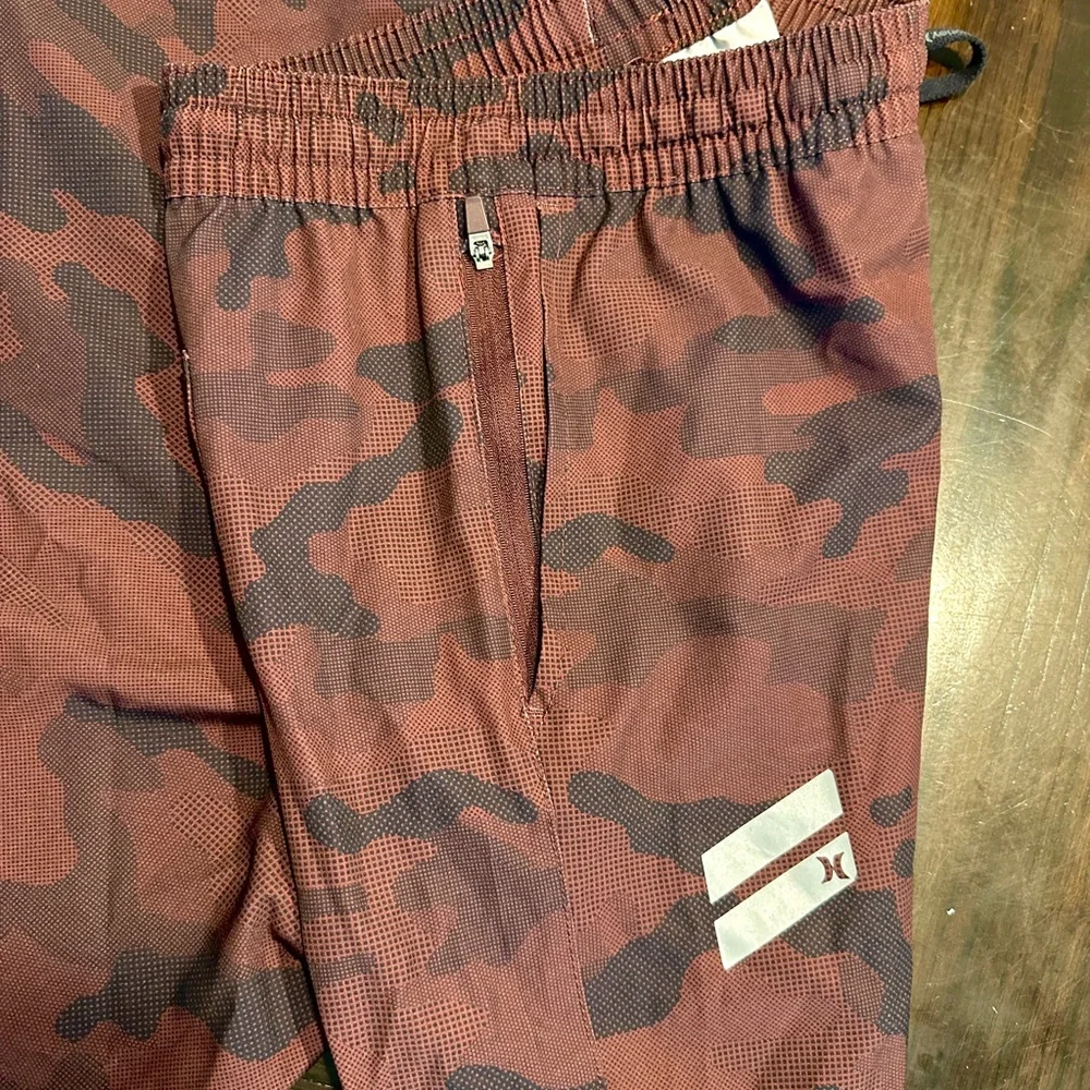 Size L Hurley Camo Athletic Shorts 4 pockets, one zipper pocket. Worn Once - Picture 3 of 3
